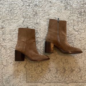 Frye camel Chealsea loa suede boot